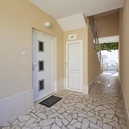 Mavarstica 17803a Apartament