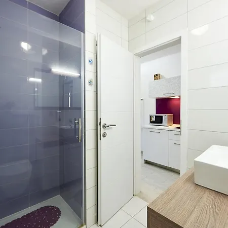 شقة Mavarstica 17803a